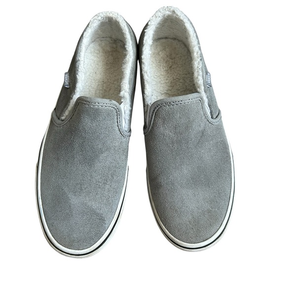 Vans Women’s size 8 Gray Suede Slip on w/sherpa like lining - Picture 2 of 8